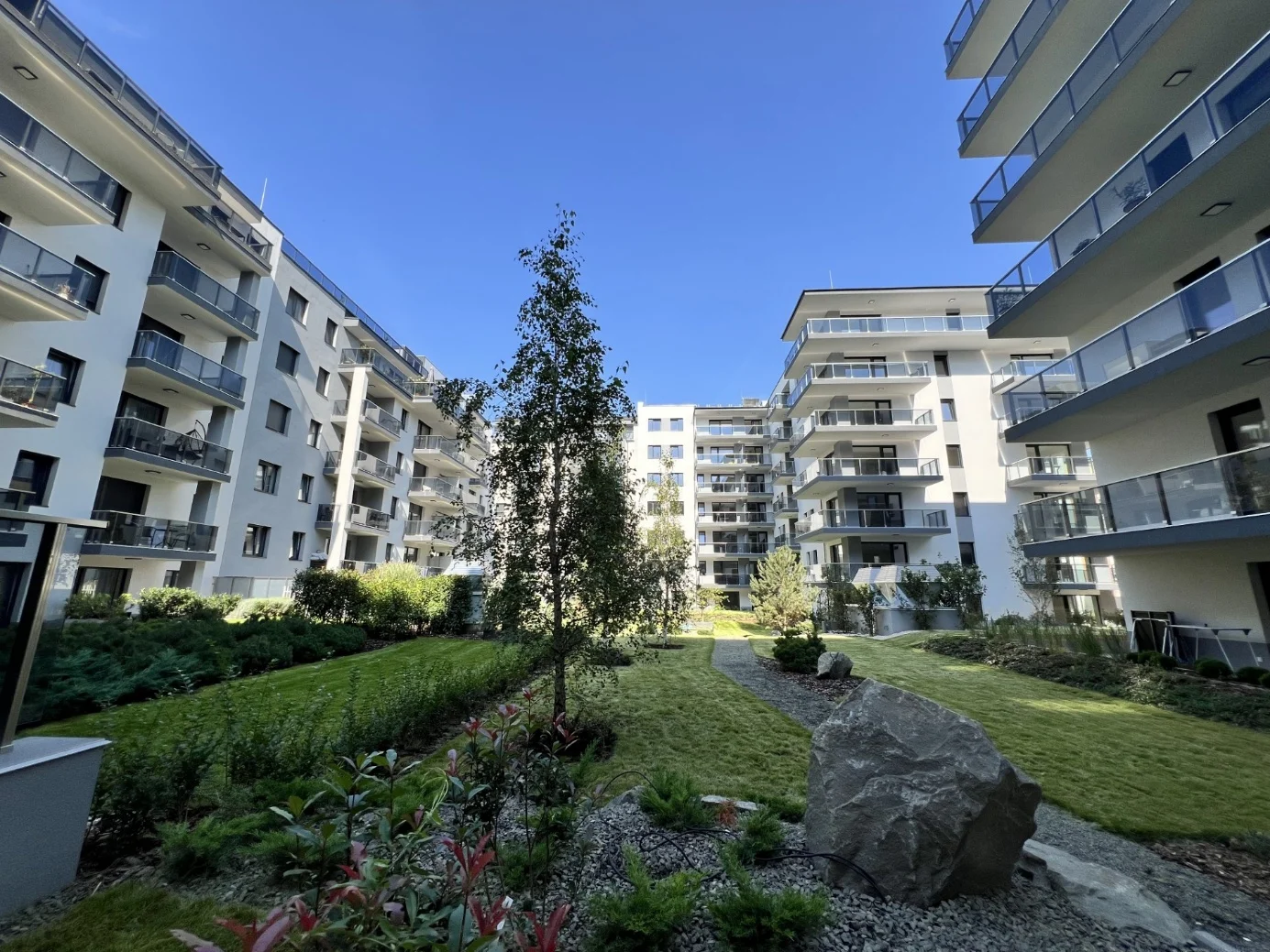 Referencia belső udvar, parkosított kert